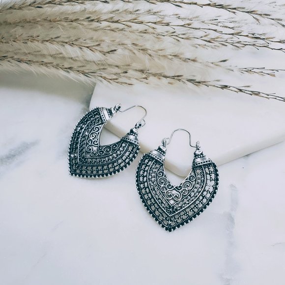 5 for $25 Boho Retro Heart Statement Earrings - Picture 4 of 6